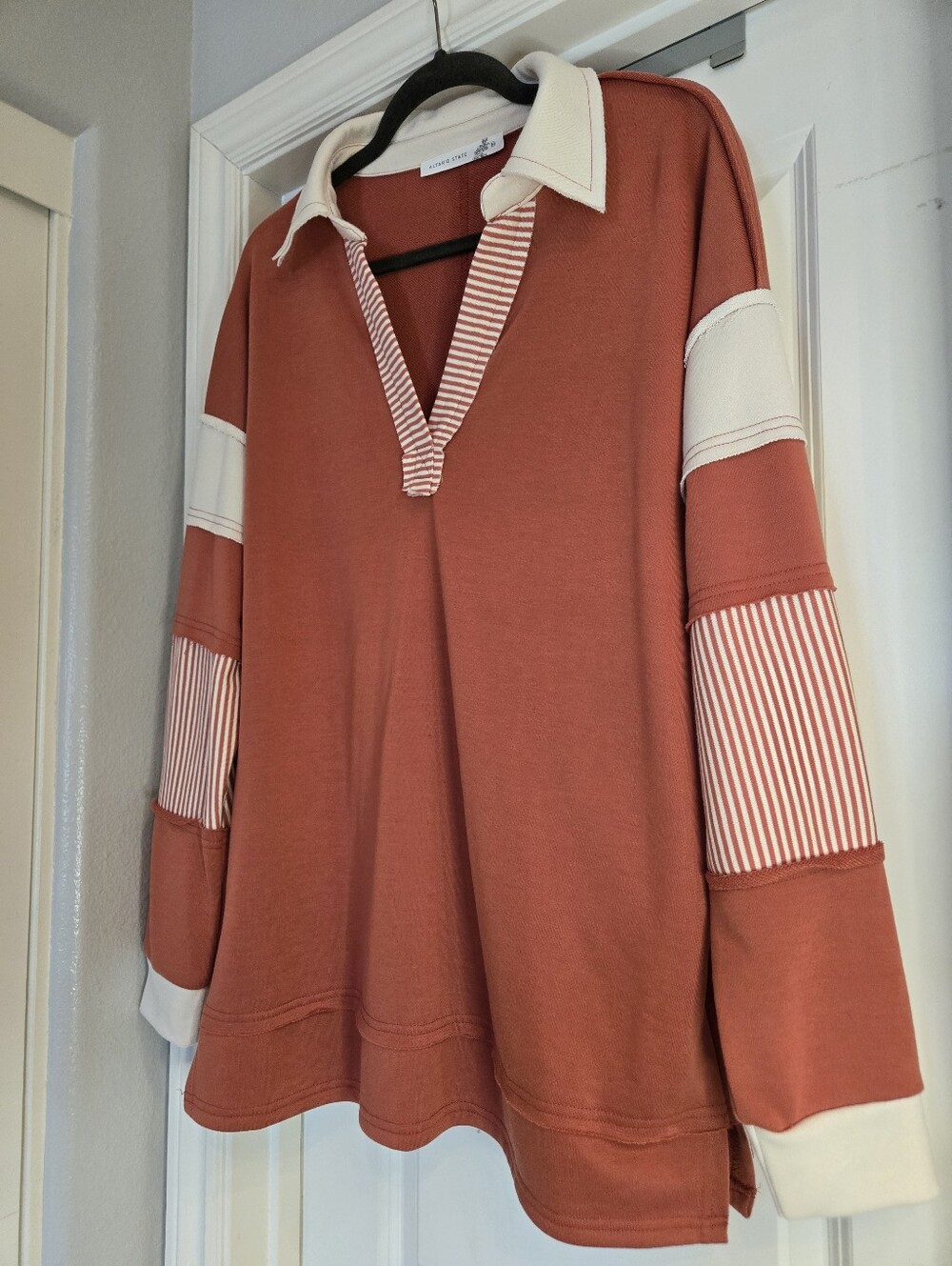Altar'd State Rust Long-Sleeve Polo with Cream Collar, Size Medium, NWT - Picture 2 of 7